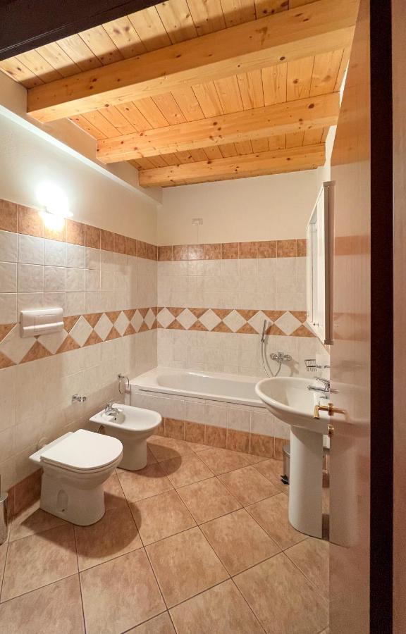 Casa Vacanze Al Lago P2 Monasterolo del Castello Bagian luar foto